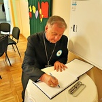 2022.05.15 Wizyta arcybiskupaZakończenie spotkania 0-033.jpg